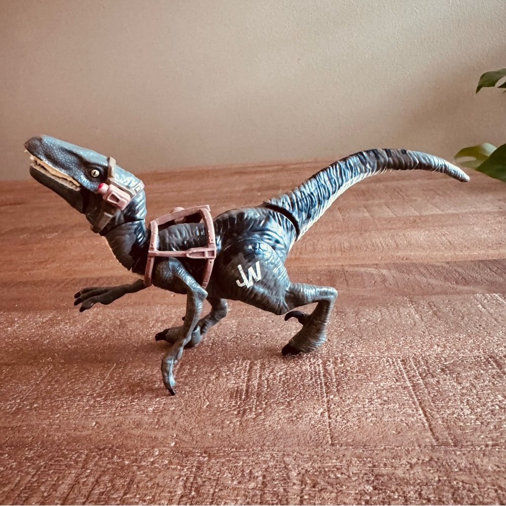 Jurassic World Bashers & Biters Velociraptor "Blue" action figure